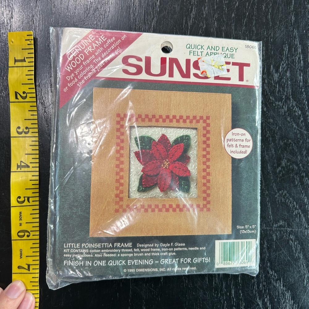 Sunset Little Poinsettia Frame Kit- 95 felt wood frame- Christmas craft project
